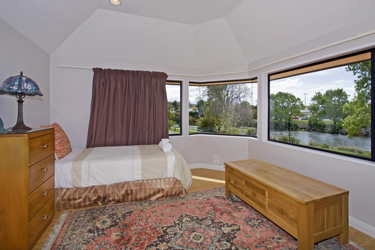 Riverside Villa - In The City By The River! Nelson Bagian luar foto